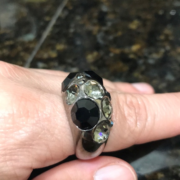 Jewels by Park Lane Genuine Swarovski Crystal  ring size 8 MSRP $88 - Picture 2 of 6
